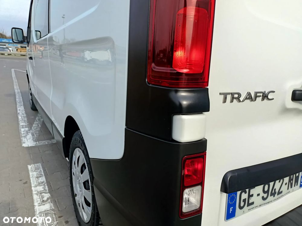 Renault TRAFIC 2.0 DCI LONG 6-OSOBOWO-CIĘŻAROWY - 9