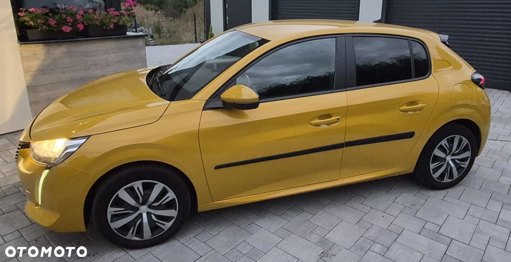 Peugeot 208 - 8