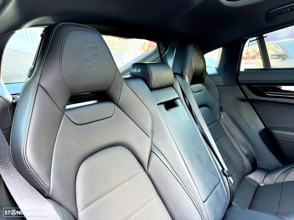 Porsche Panamera 4 E-Hybrid - 36