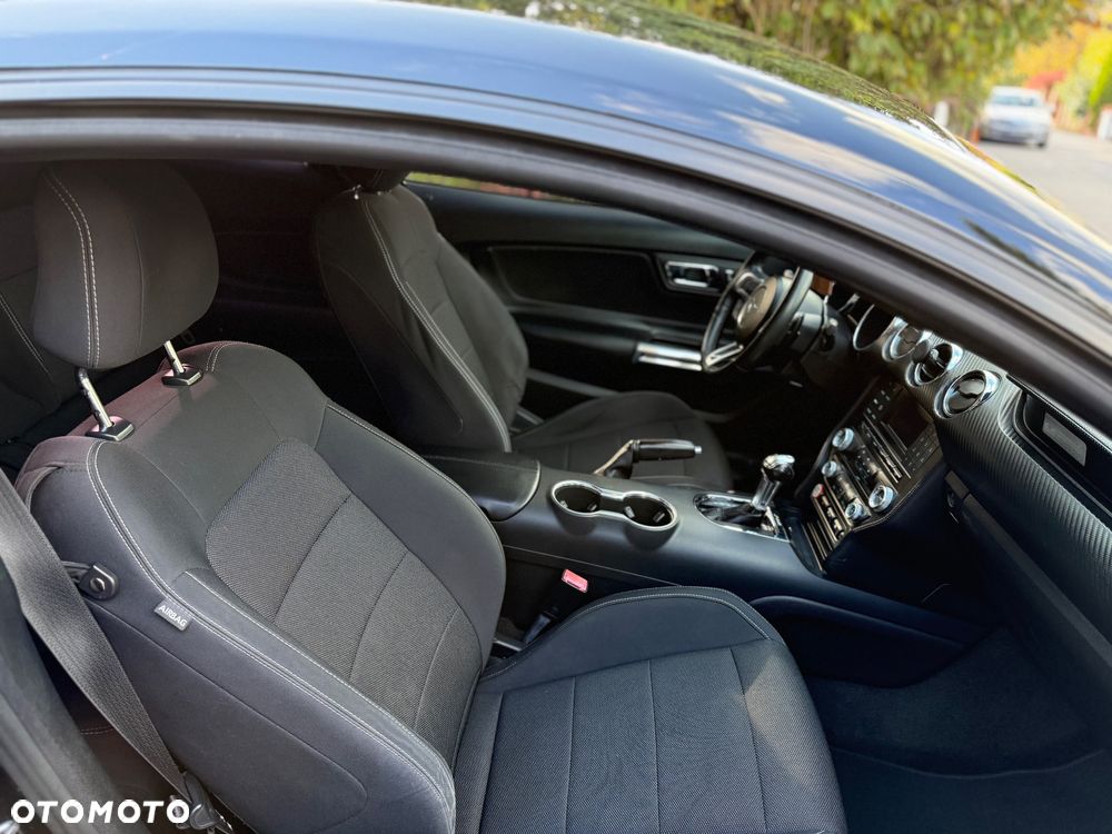 Ford Mustang - 12