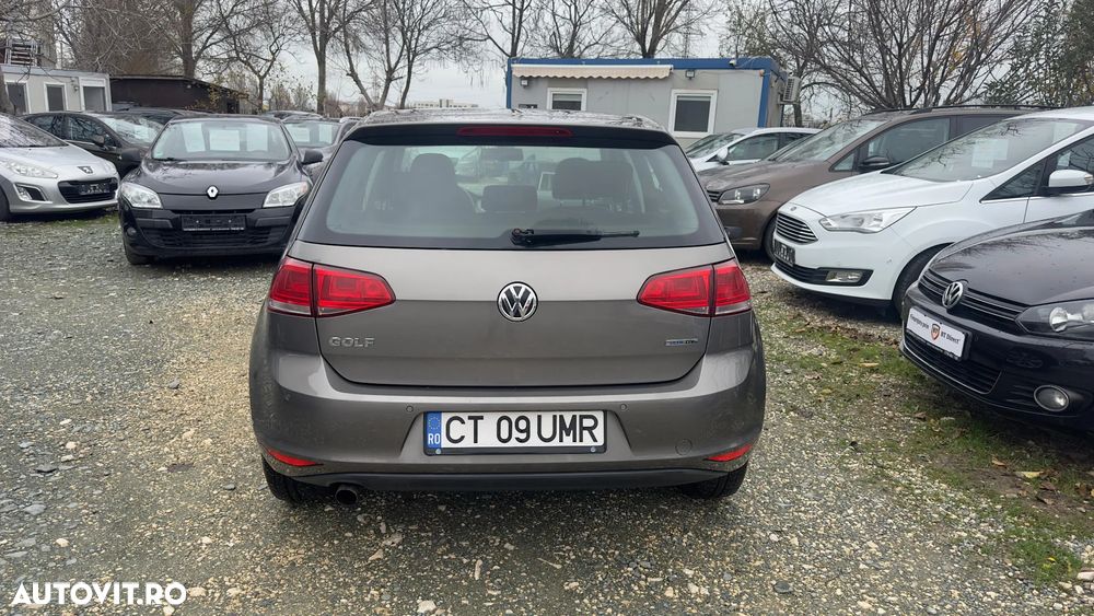 Volkswagen Golf - 11