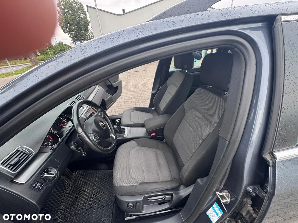 Volkswagen Passat - 31