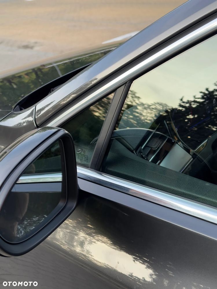 Volkswagen Passat 1.6 TDI SCR DSG Conceptline - 27