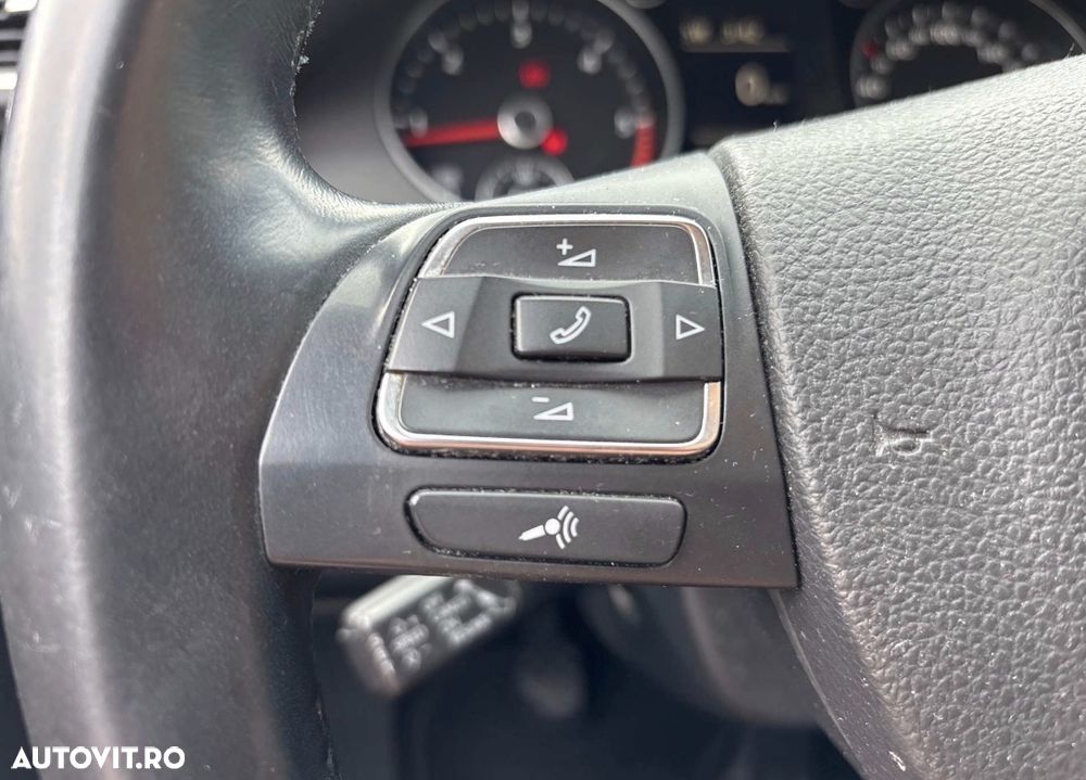 Volkswagen Passat - 12