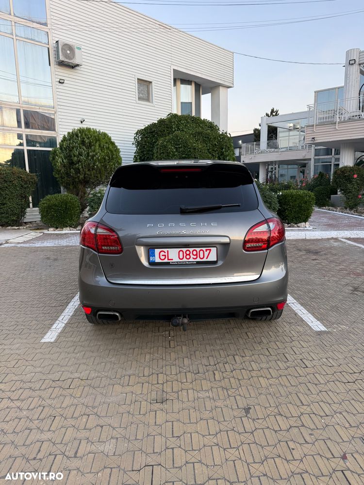 Porsche Cayenne - 4