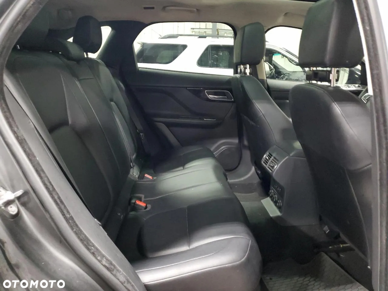 Jaguar F-Pace - 9