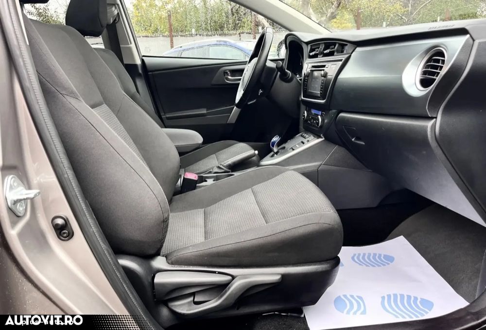 Toyota Auris 1.8 L VVT-i Luna - 14