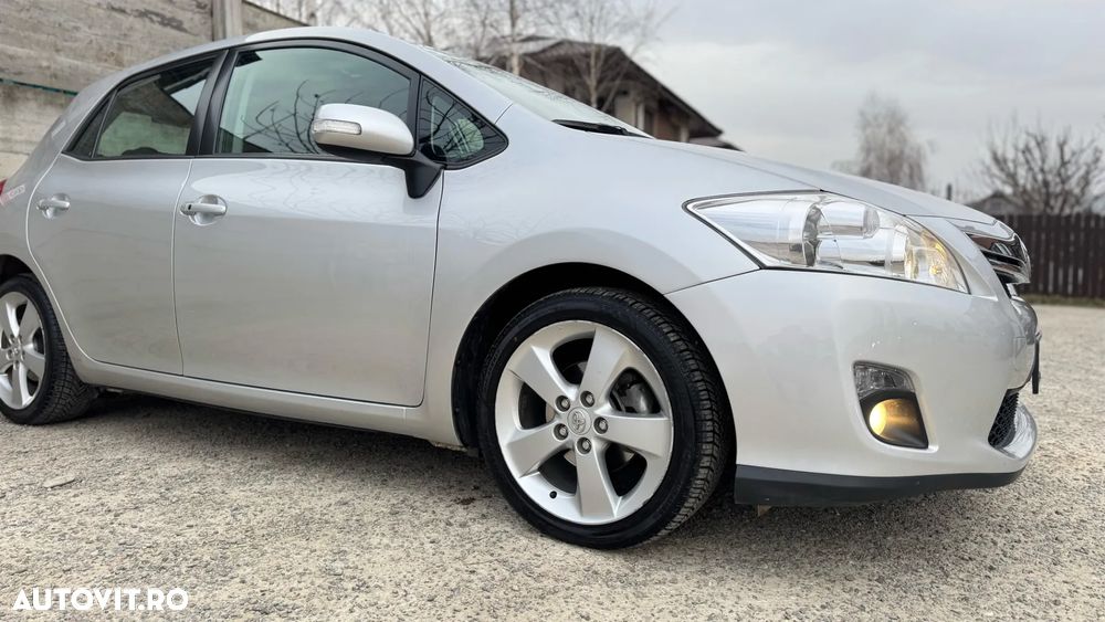 Toyota Auris 1.8 VVT-i Automatik Executive - 2
