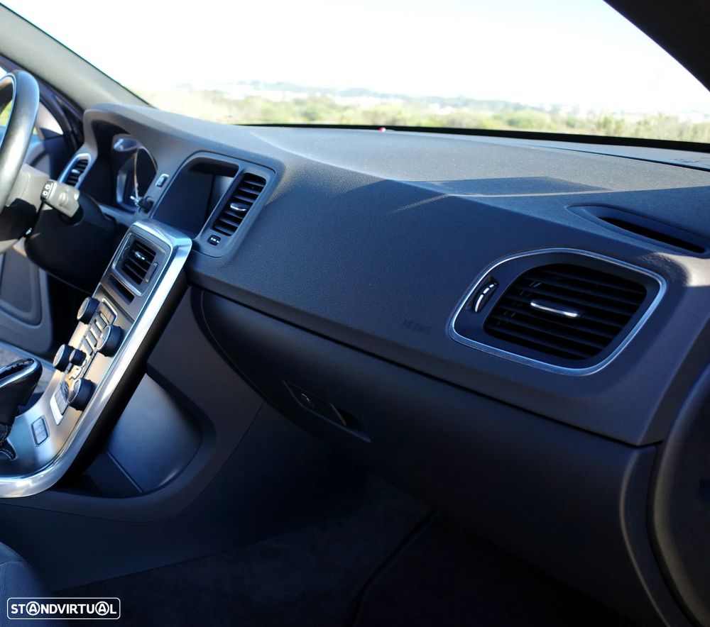 Volvo V60 D6 Plug-In-Hybrid AWD Geartronic Summum - 13