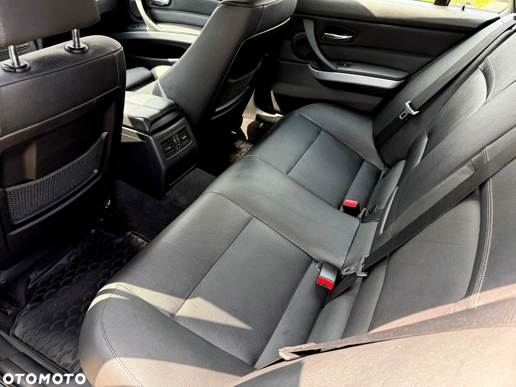 BMW Seria 3 320d DPF Touring - 9