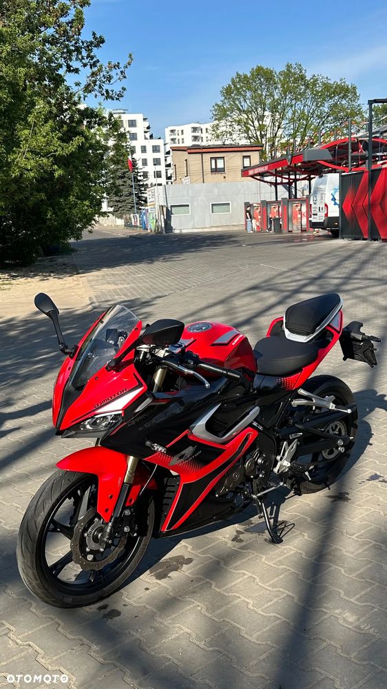 QJMOTOR SRK 125R - 2