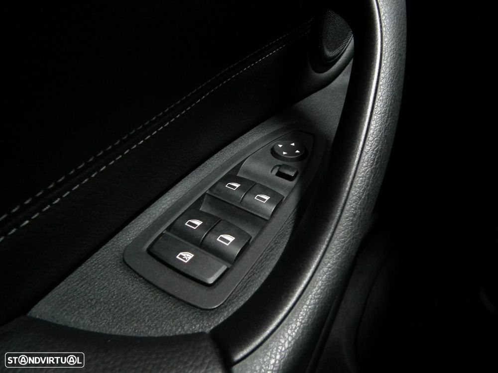 BMW X1 16 d sDrive xLine - 35