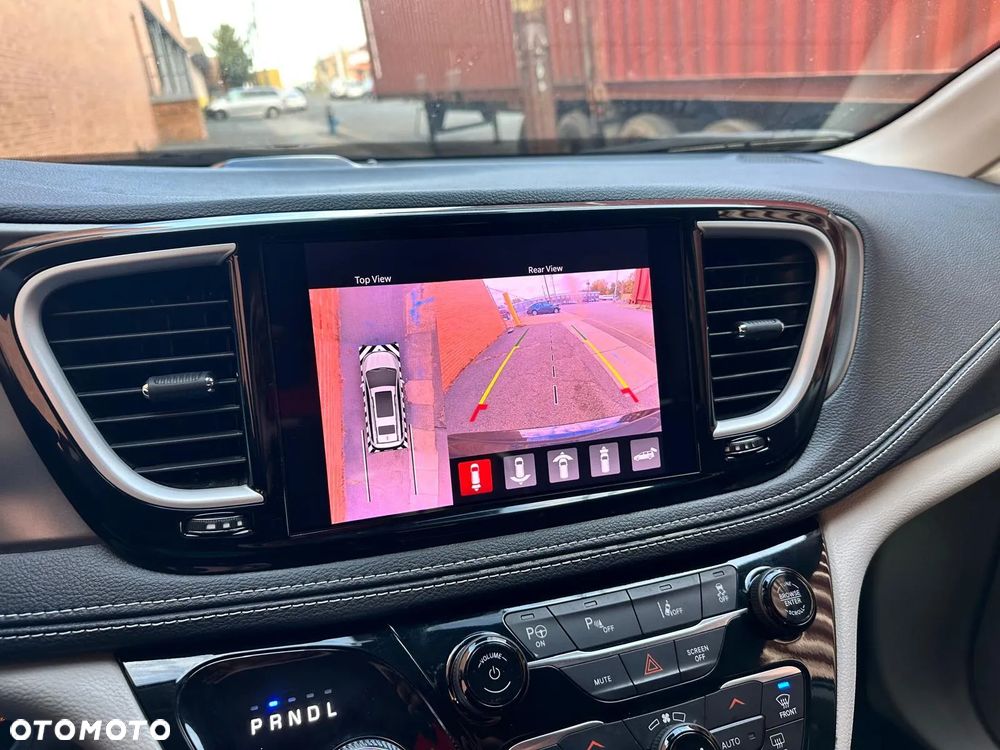 Chrysler Pacifica - 5