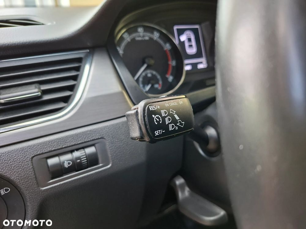 Skoda RAPID 1.0 TSI Style - 18