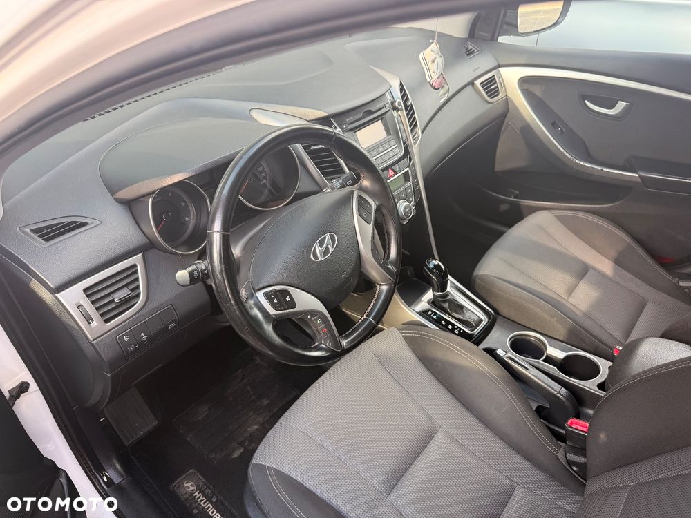 Hyundai i30 1.6 D Comfort DCT - 25