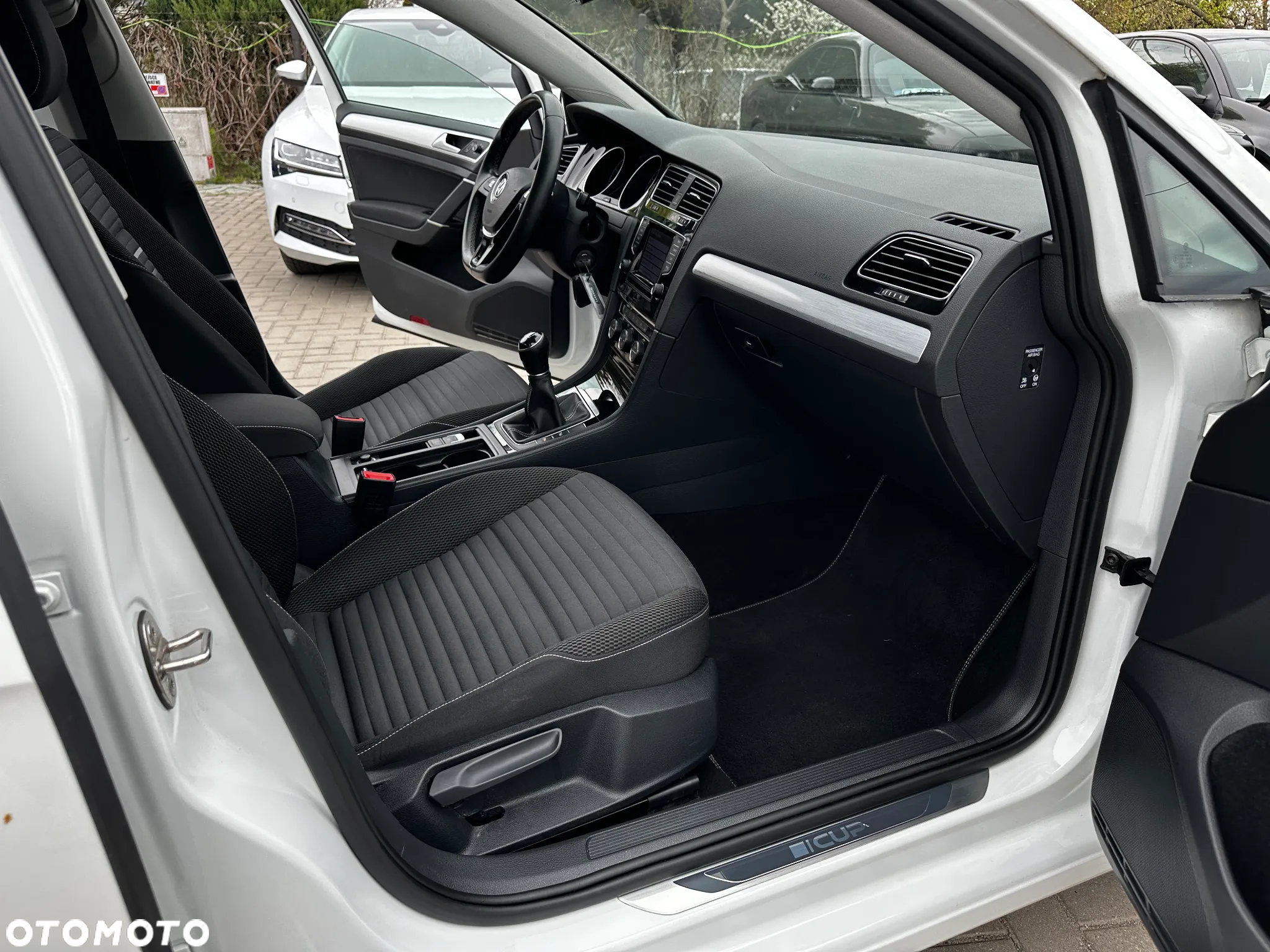 Volkswagen Golf - 23