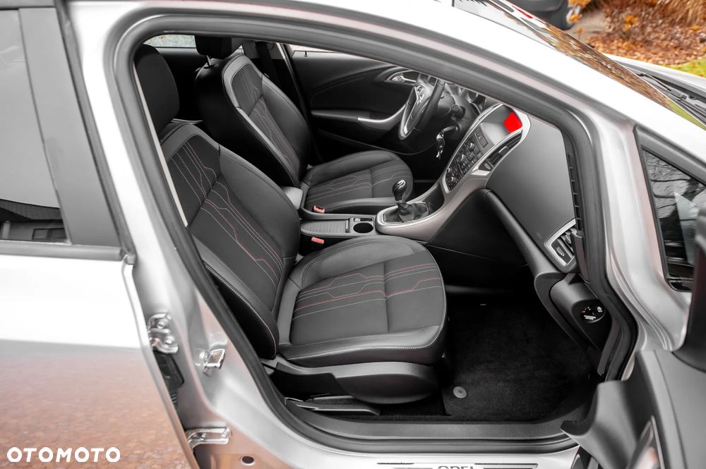 Opel Astra 1.4 Turbo 150 Jahre - 20