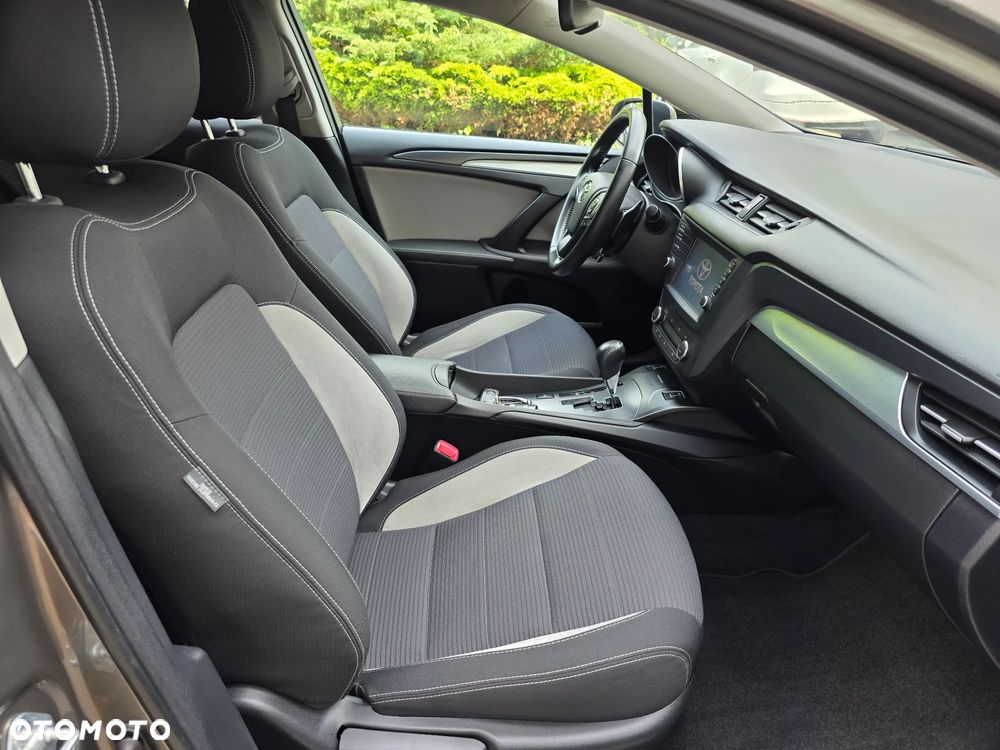 Toyota Avensis - 26