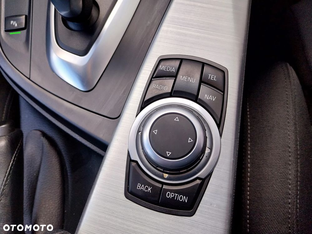 BMW Seria 3 318d Sport Line - 27
