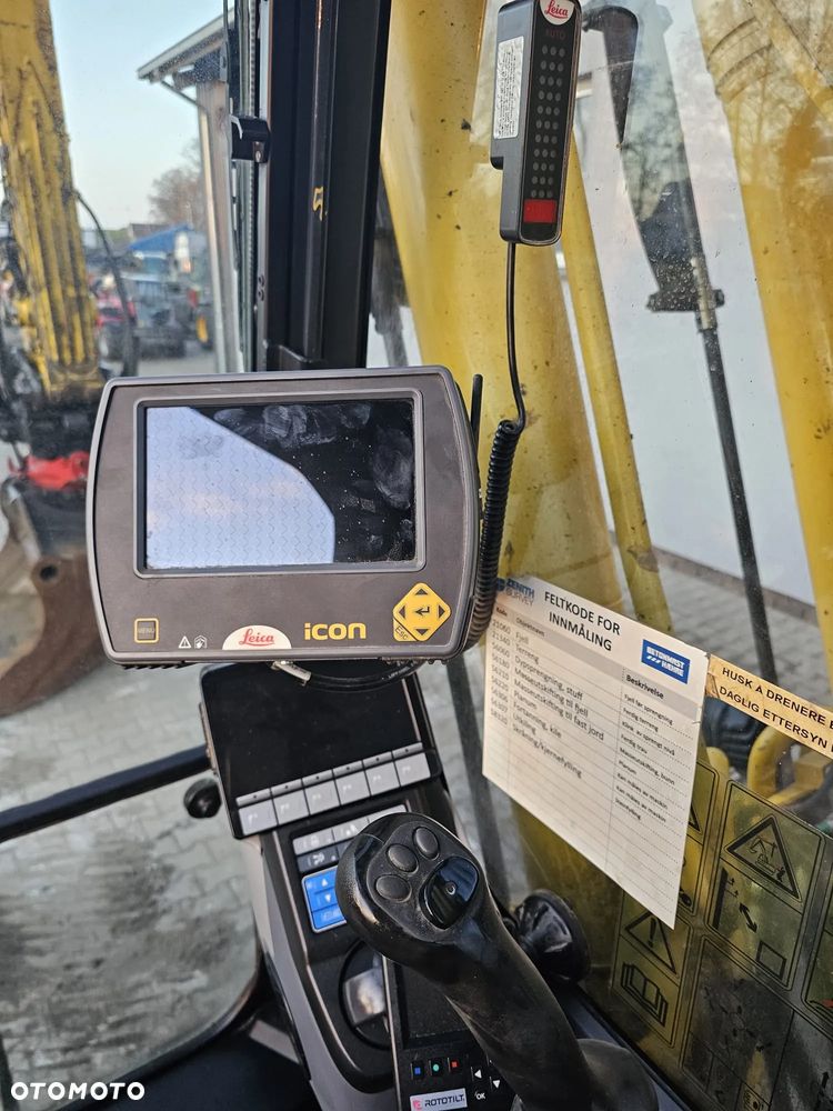 Komatsu PC 210LC-10 Plus - 9