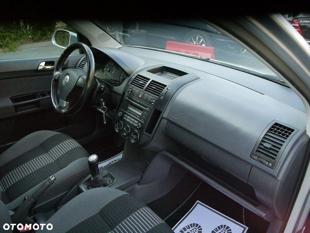 Volkswagen Polo 1.2 MATCH - 23