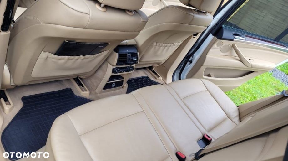 BMW X5 4.8i xDrive - 12