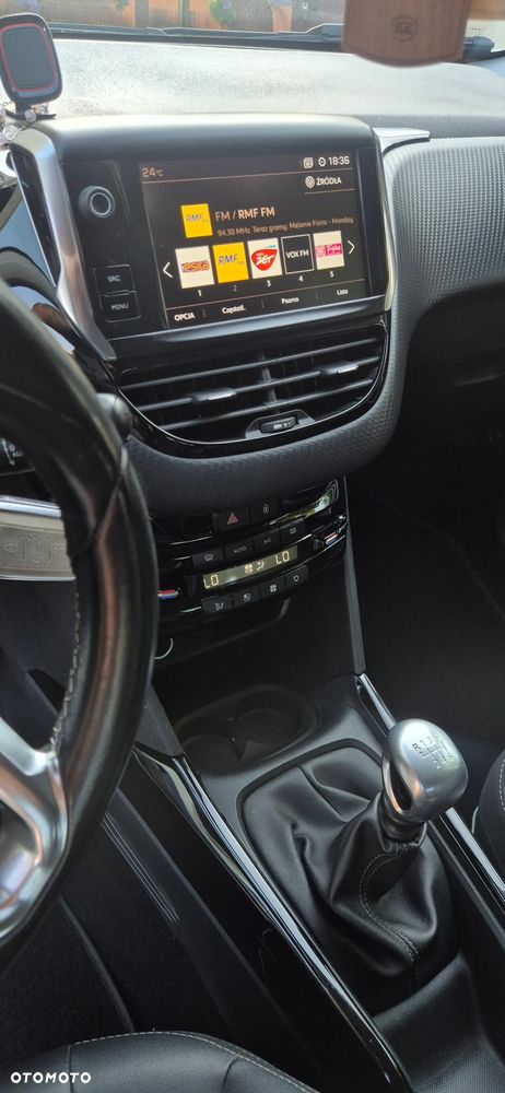 Peugeot 2008 1.2 Pure Tech GPF Style S&S - 9