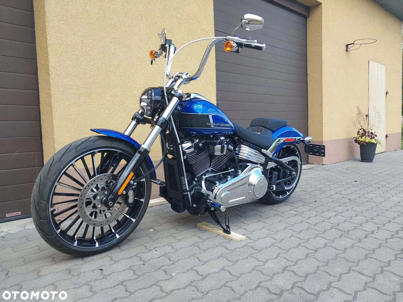 Harley-Davidson Softail Breakout - 12