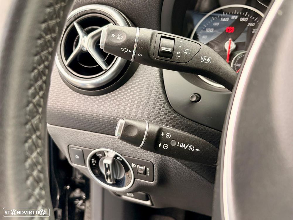 Mercedes-Benz A 180 d AMG Line - 17