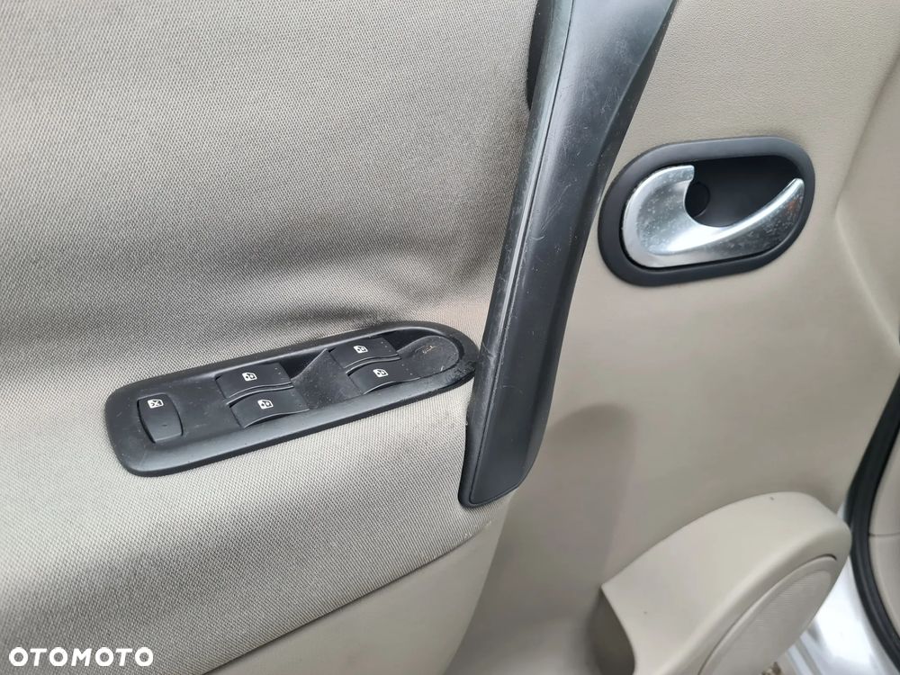 Renault Scenic 2.0 16V Privilege - 17