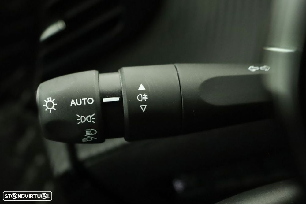 Peugeot 2008 1.2 PureTech Allure - 17