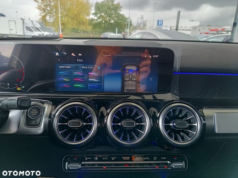 Mercedes-Benz GLB - 23