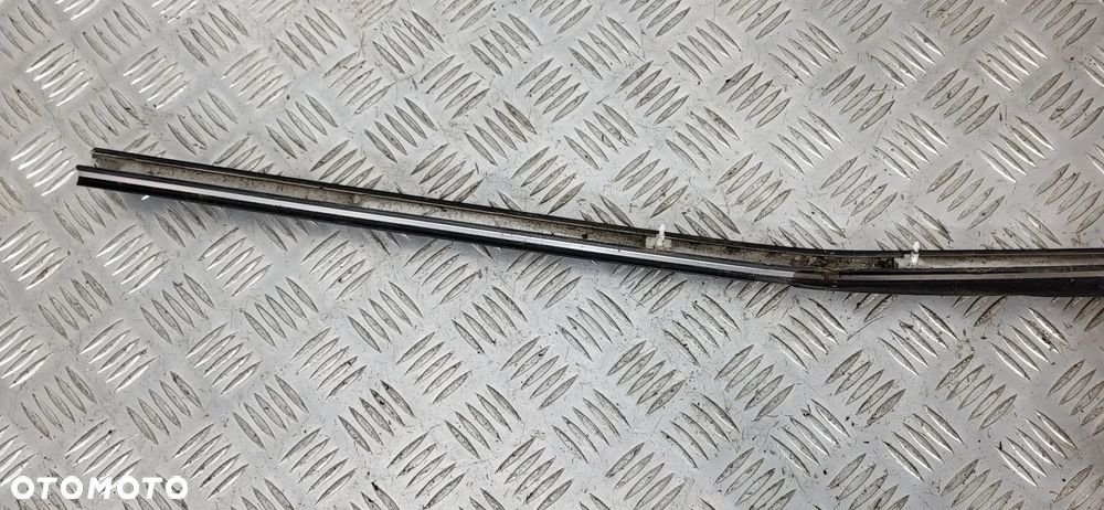 Nissan Terrano II Listwa Szyby Prawy Tył 3D - 3