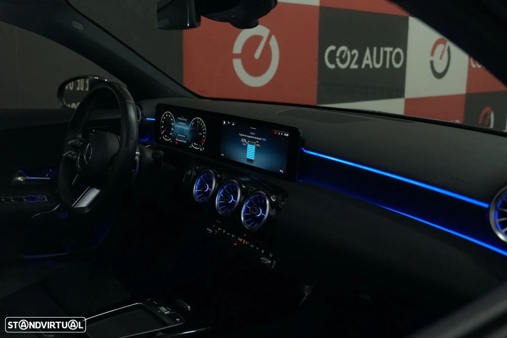 Mercedes-Benz A 250 Limousine e AMG Line - 13