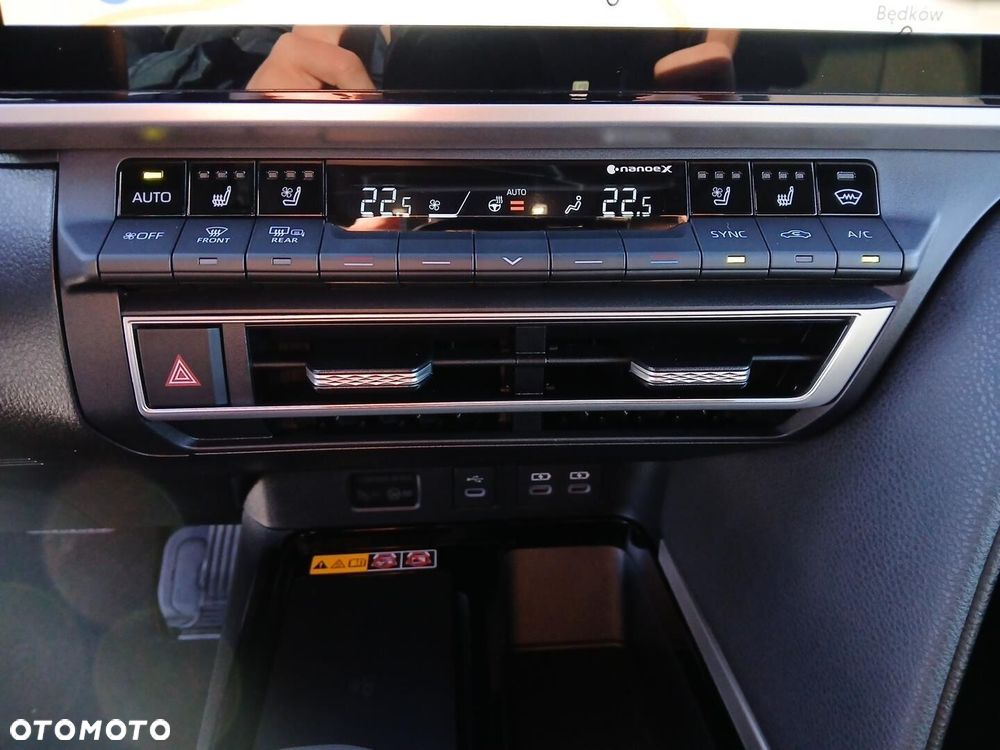 Toyota Camry - 29