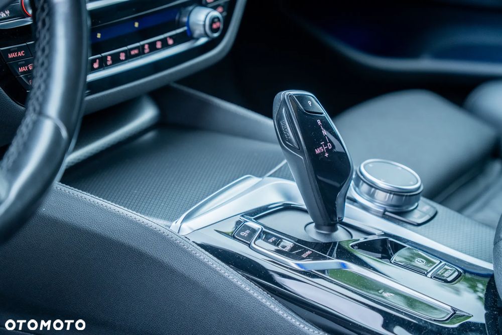 BMW Seria 5 520d xDrive MHEV M Sport sport - 17