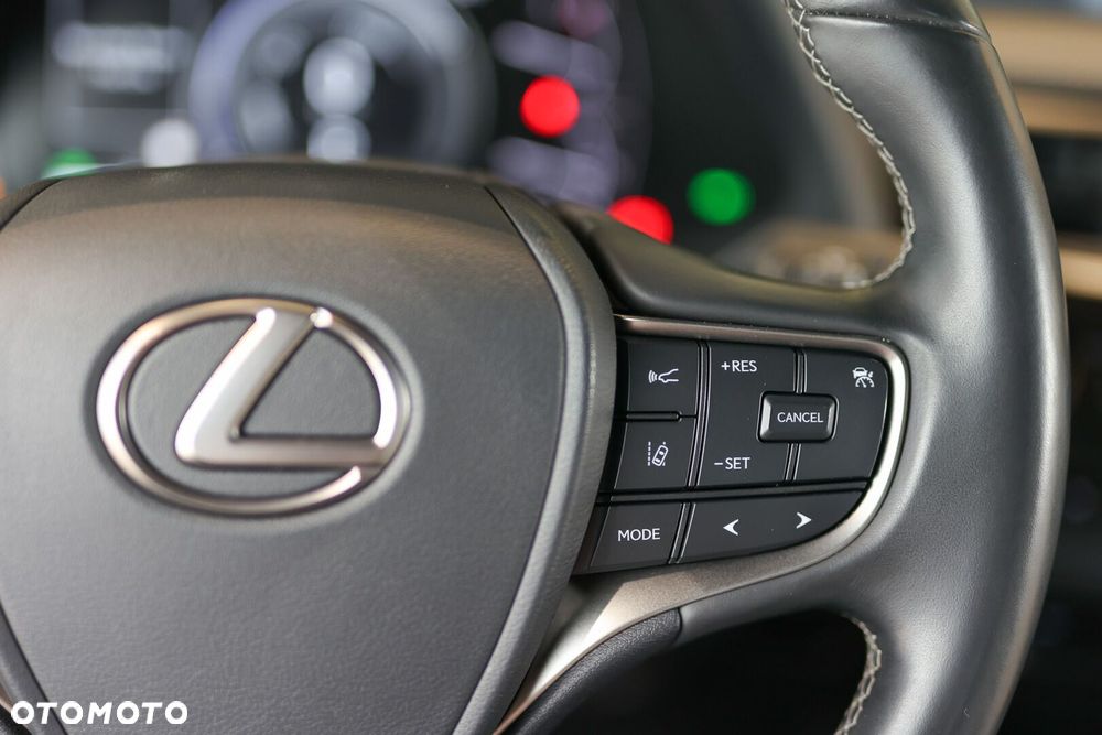 Lexus UX - 32