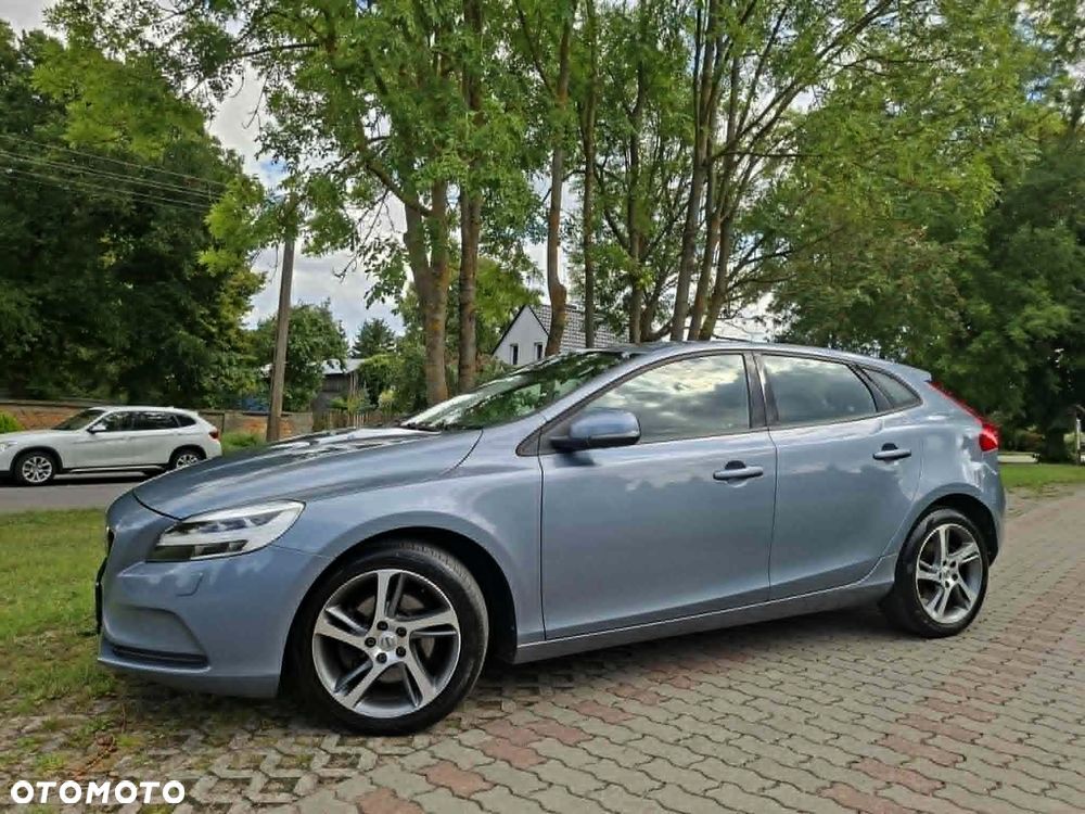 Volvo V40 T2 Momentum - 16