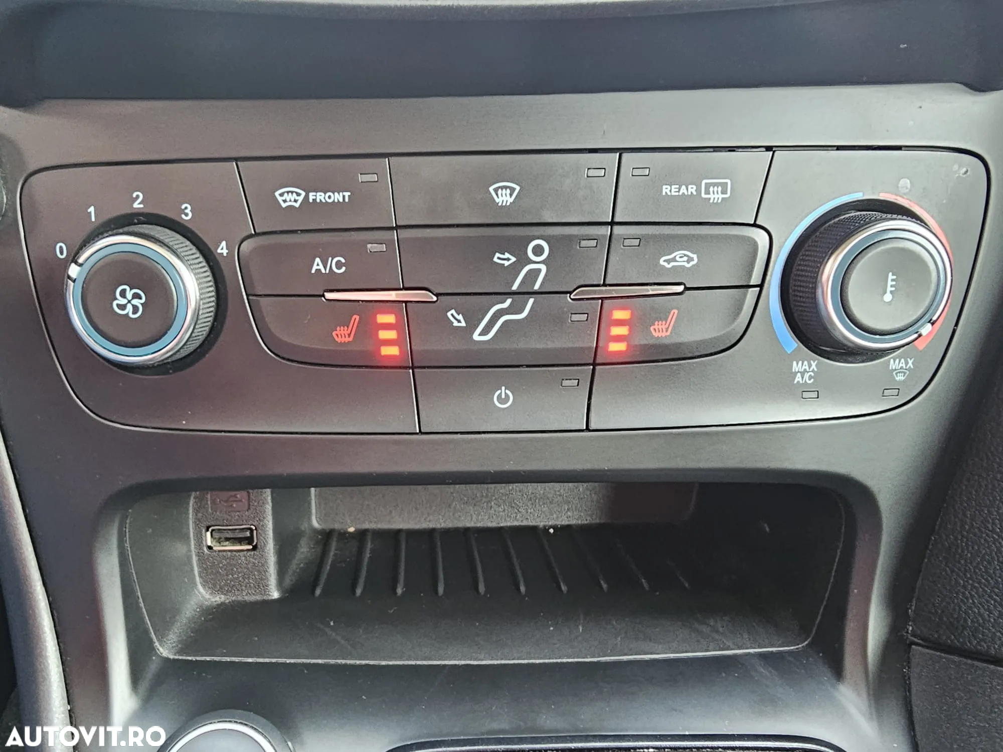 Ford Focus 1.5 TDCi Powershift Titanium - 14