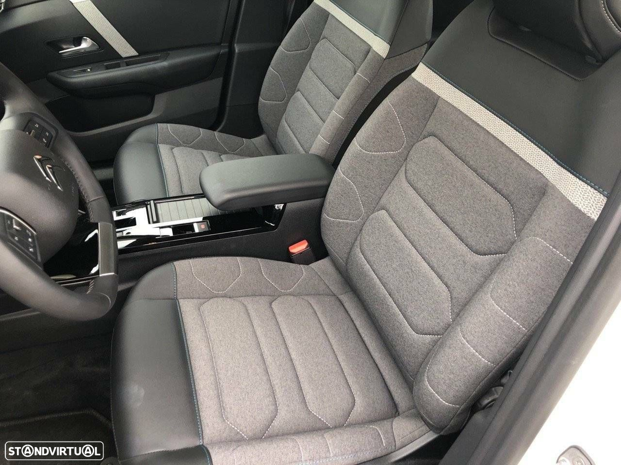 Citroën C4 X 1.2 PureTech Plus EAT8 - 9