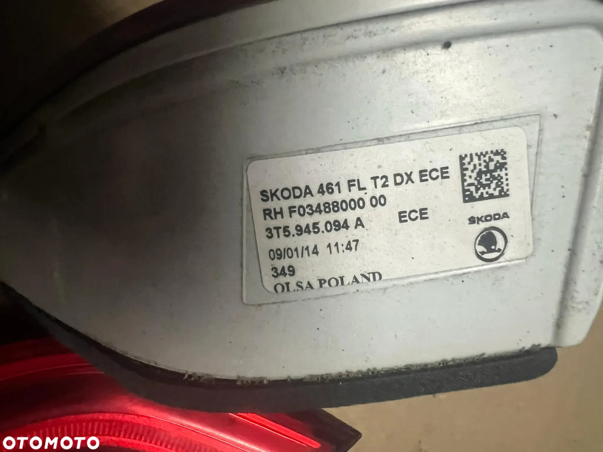 SKODA OCTAVIA LAMPY TYŁ TYLNA PRAWA LEWA KOMPLET W KLAPĘ KLAPA 0099 - 4