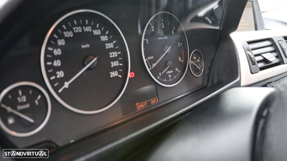 BMW 318 d Touring Auto - 10