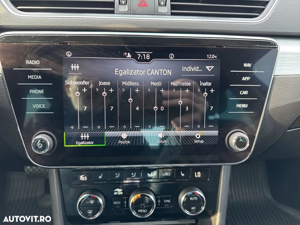 Skoda Superb 2.0 TDI DSG Ambition - 26