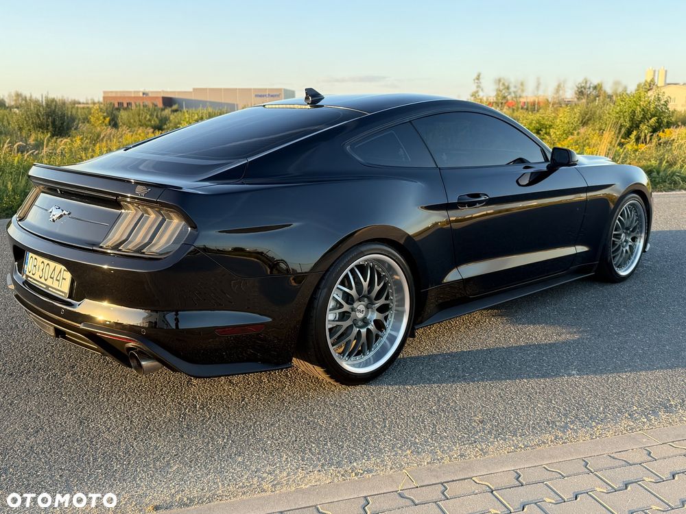 Ford Mustang - 4