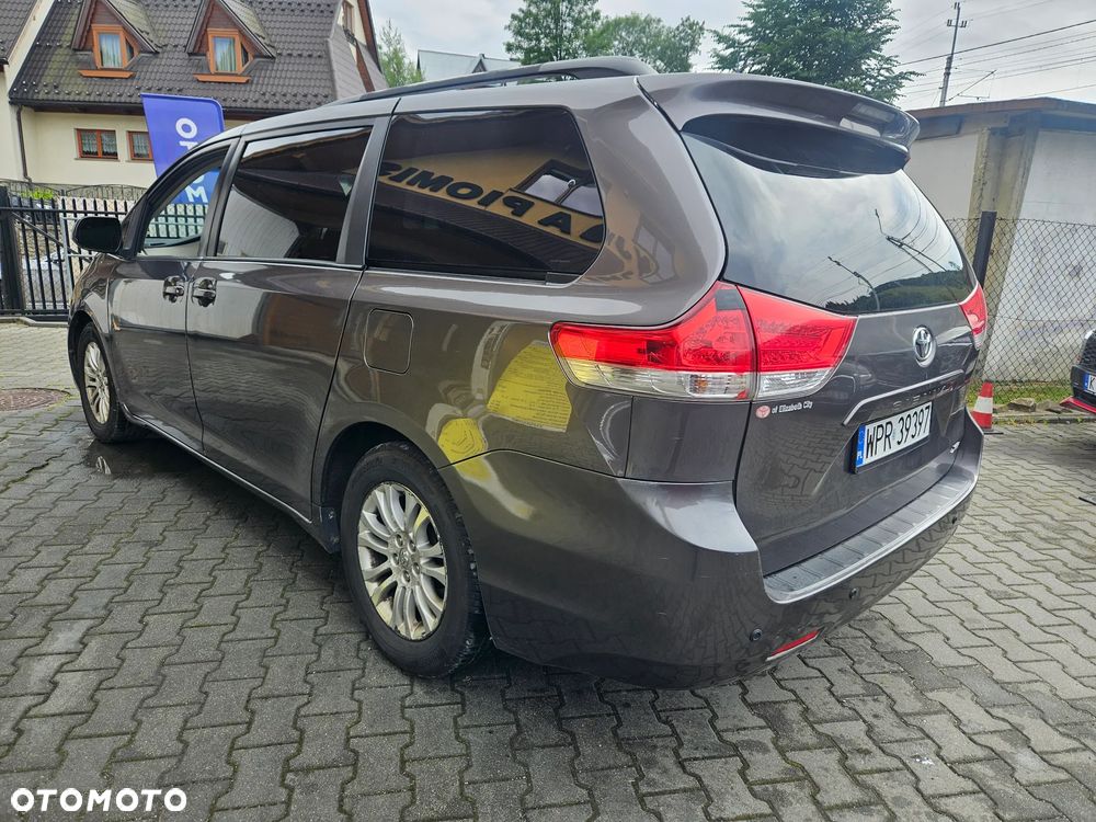 Toyota Sienna 3.5 V6 - 4