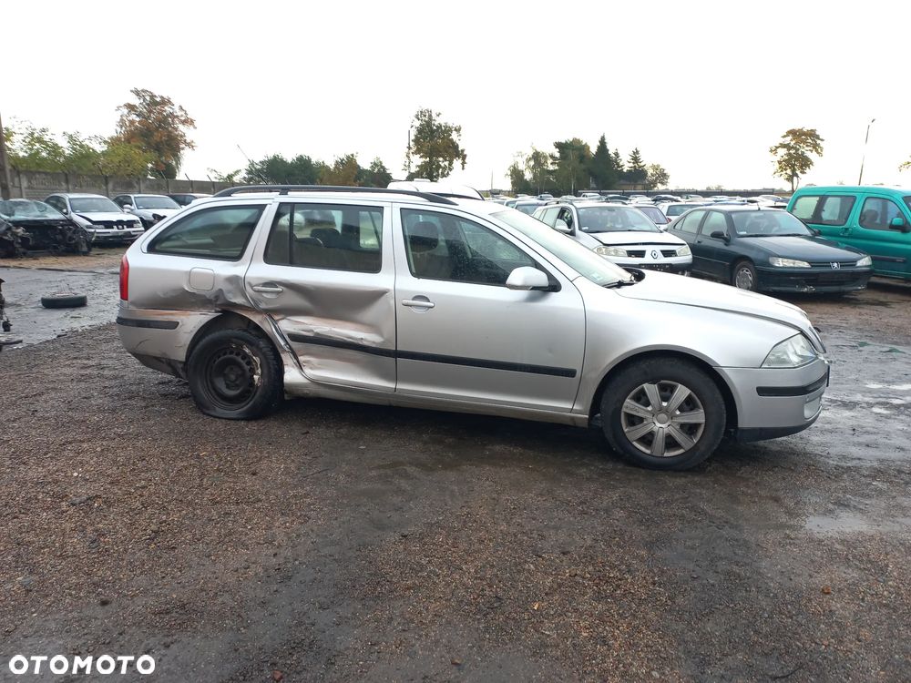 Skoda Octavia II kombi 1.9 TDI 08r 9156  błotnik przedni prawy - 1