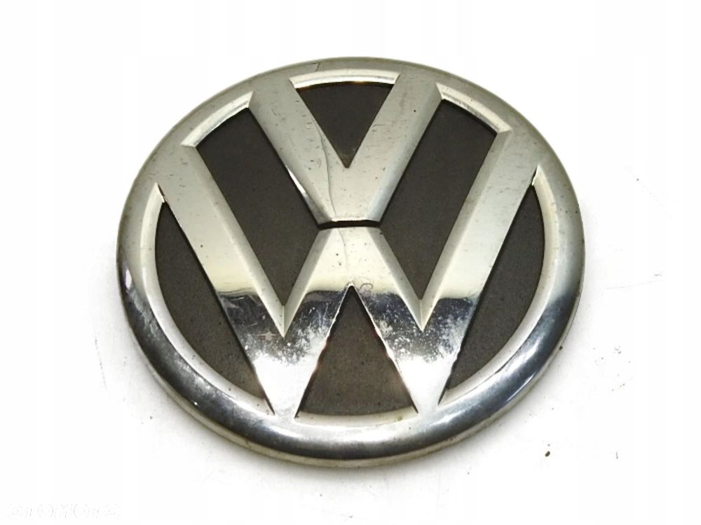 ZNACZEK EMBLEMAT LOGO KLAPY VW SHARAN II 7P6853630A - 1