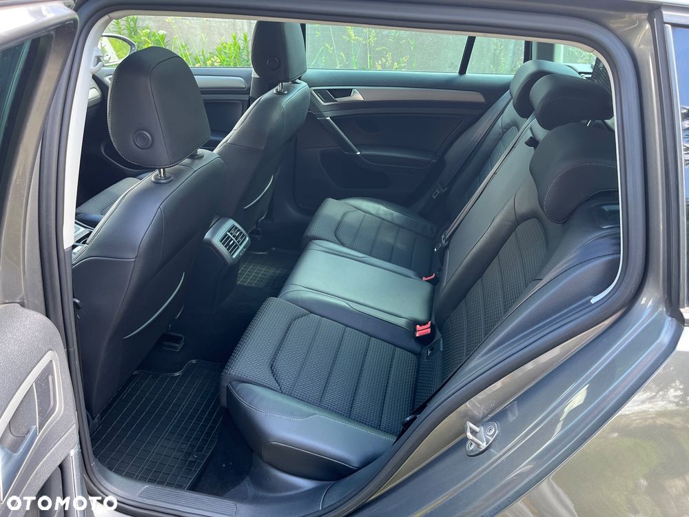 Volkswagen Golf - 16