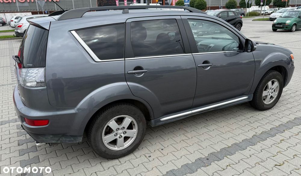 Mitsubishi Outlander - 4