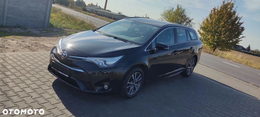 Toyota Avensis Touring Sports 1.8 Executive - 1